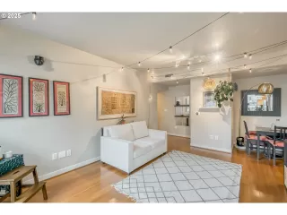 Photo #6: 671165691 Listing