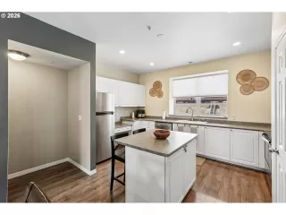 Photo #2: 671500568 Listing