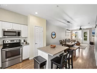 Photo #4: 671500568 Listing