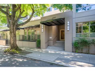 Photo #3: 671543616 Listing