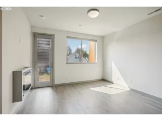 Photo #4: 672606941 Listing 