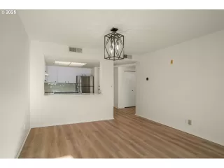 Photo #5: 673112014 Listing 