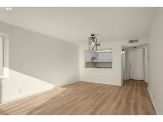 Photo #6: 673112014 Listing 