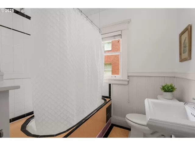 MLS: 673170236 Condo For Sale