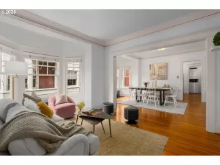 Photo #5: 673170236 Listing