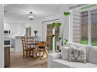 Photo #4: 673329167 Listing