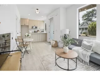 Photo #4: 673637833 Listing 