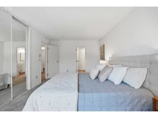 Photo #6: 674212305 Listing