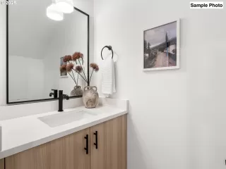 Photo #4: 674260151 Listing