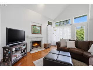 Photo #3: 674362853 Listing
