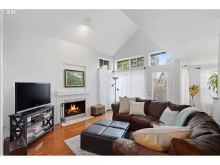 Photo #4: 674362853 Listing