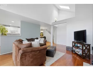 Photo #5: 674362853 Listing
