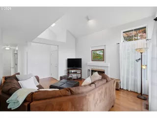 Photo #6: 674362853 Listing
