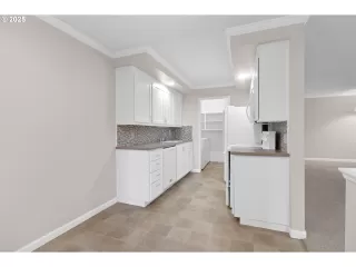 Photo #6: 674379439 Listing