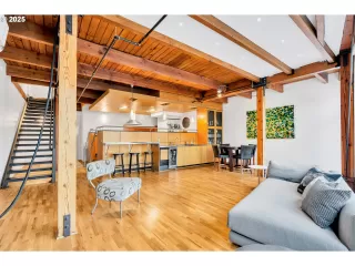 Photo #4: 674694410 Listing 