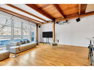 Photo #6: 674694410 Listing 