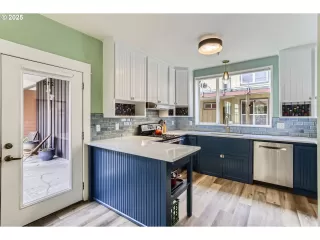 Photo #3: 674979837 Listing