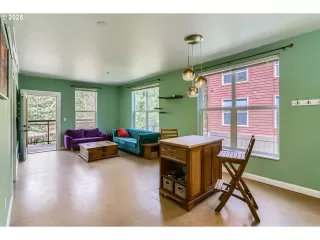 Photo #4: 674979837 Listing