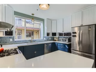 Photo #5: 674979837 Listing