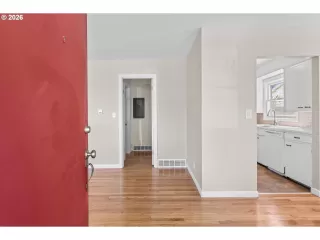 Photo #5: 675137067 Listing