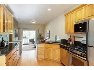 Photo #4: 675287587 Listing 