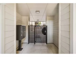 Photo #4: 675672507 Listing