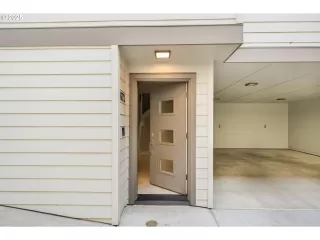 Photo #5: 675672507 Listing