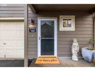 Photo #4: 675737467 Listing