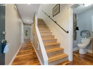 Photo #5: 675737467 Listing