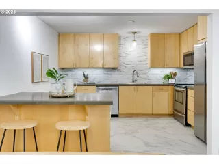 Photo #4: 676631937 Listing 