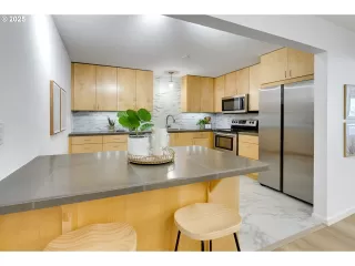 Photo #5: 676631937 Listing 