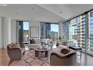 Photo #4: 677238360 Listing