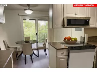 Photo #3: 677312776 Listing