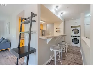 Photo #3: 677421646 Listing