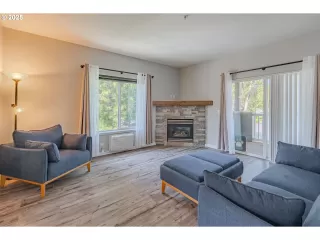 Photo #4: 677421646 Listing