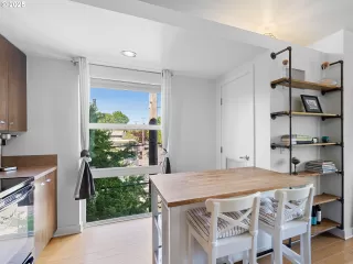 Photo #4: 677504536 Listing