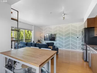 Photo #6: 677504536 Listing