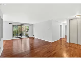 Photo #4: 678317154 Listing