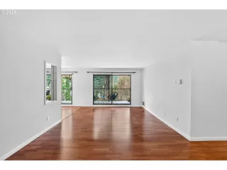 Photo #5: 678317154 Listing