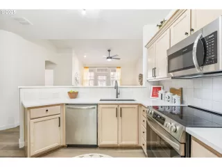 Photo #4: 679410908 Listing