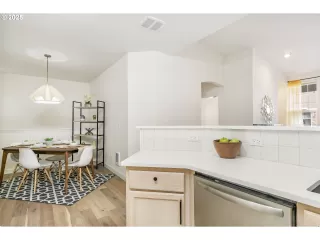 Photo #5: 679410908 Listing