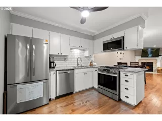 Photo #6: 680042648 Listing 