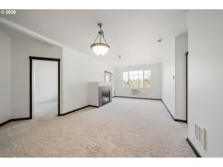 Photo #5: 680315298 Listing