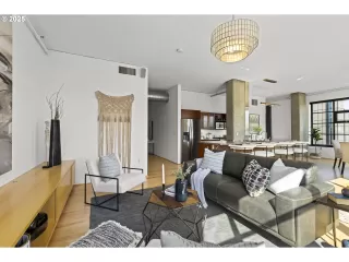 Photo #6: 680672301 Listing 