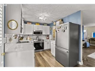 Photo #4: 680826432 Listing