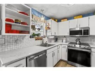 Photo #5: 680826432 Listing