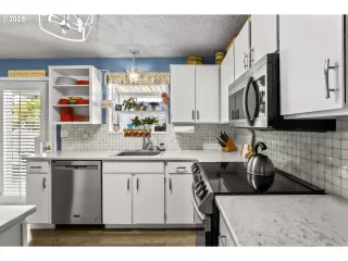 Photo #6: 680826432 Listing