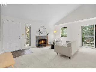 Photo #3: 681107614 Listing 