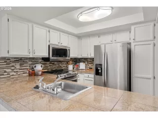 Photo #4: 681107614 Listing 