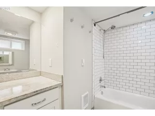 Photo #5: 681138000 Listing 